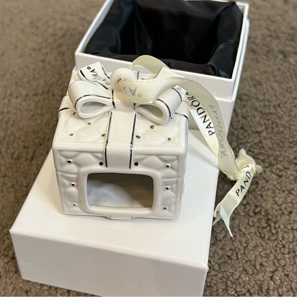 Pandora Ivory Ceramic Gift Box with Ribbon